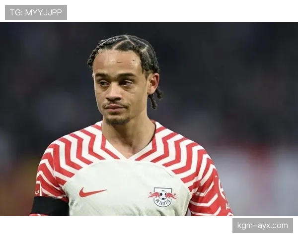 哈维·西蒙斯开启职业生涯新篇章，奋力追梦展露锋芒