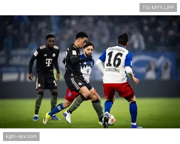 孔帕尼球场上凶猛，私下却有颗极端宠娃的暖心心肝脾肺肾